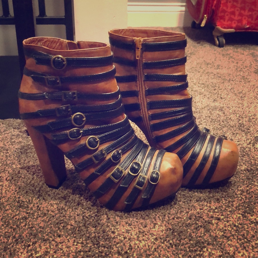 Platform bootie